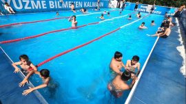 Ağrı’da 5 yılda 25 bin çocuk kulaç atmayı öğrendi